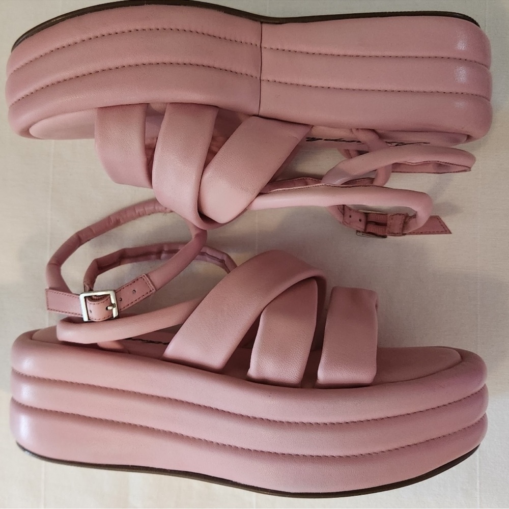 NWOT Free People Harper
Flatform Chunky Pink Platform
Sandals - Picture 2 of 6